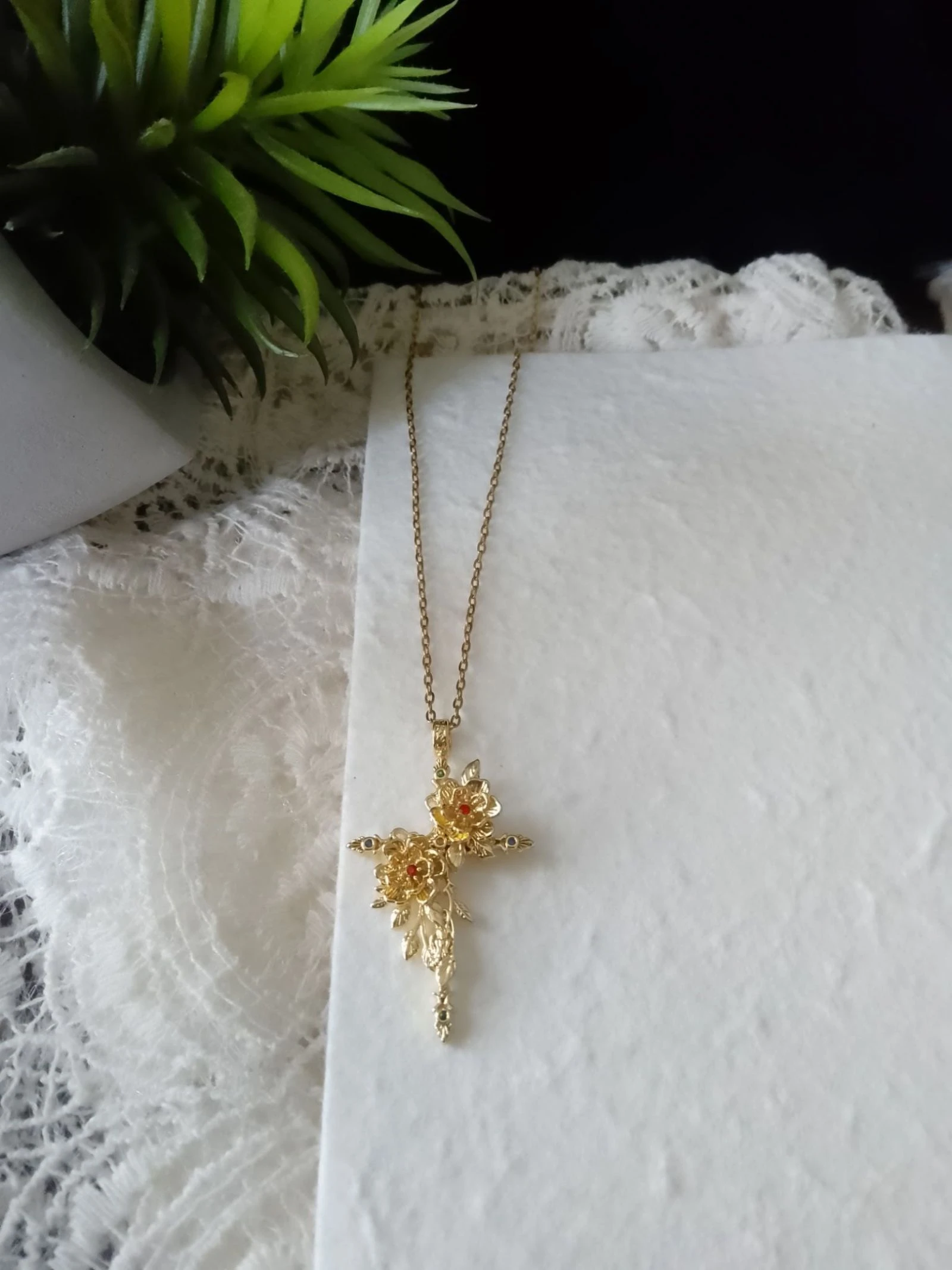 Collier croix fleurs en acier inoxydable doré 